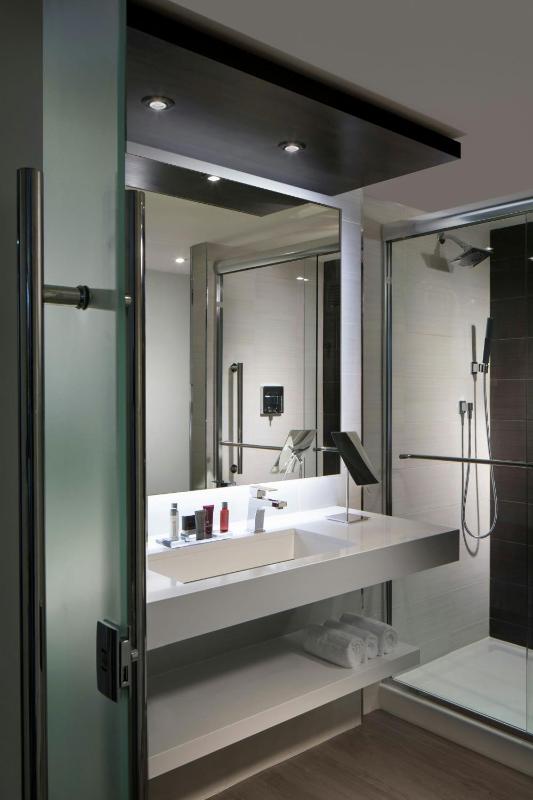 Design Guest Room, 1 King image 3