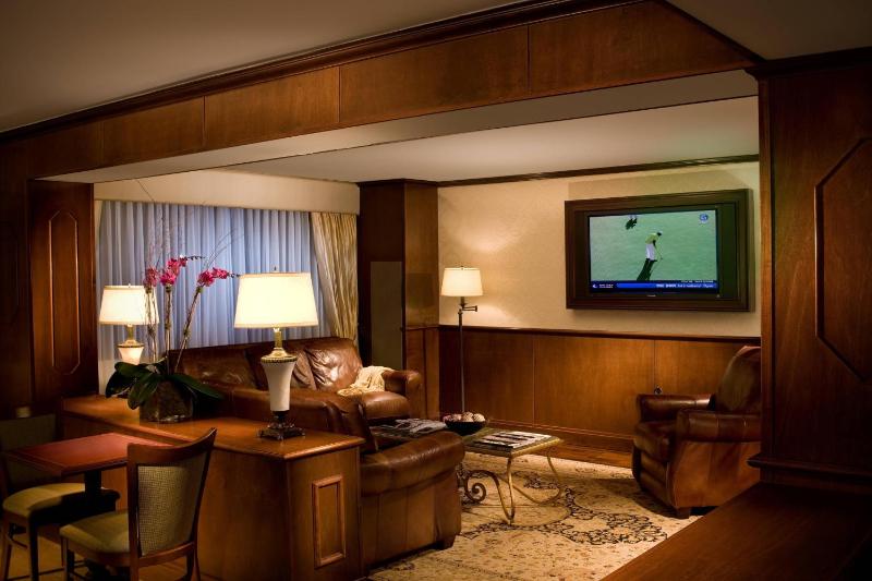 Concierge level, Guest room, 1 King image 2