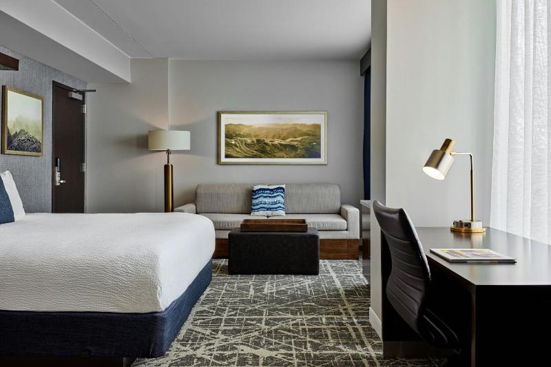 Executive King Room with City View image 2