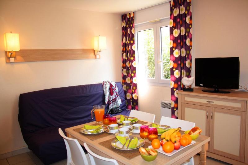 Superior One-Bedroom Apartment (4 Adults) image 3