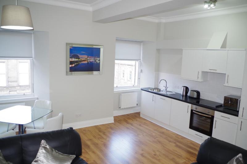 One-Bedroom Apartment - Extended Stay image 3