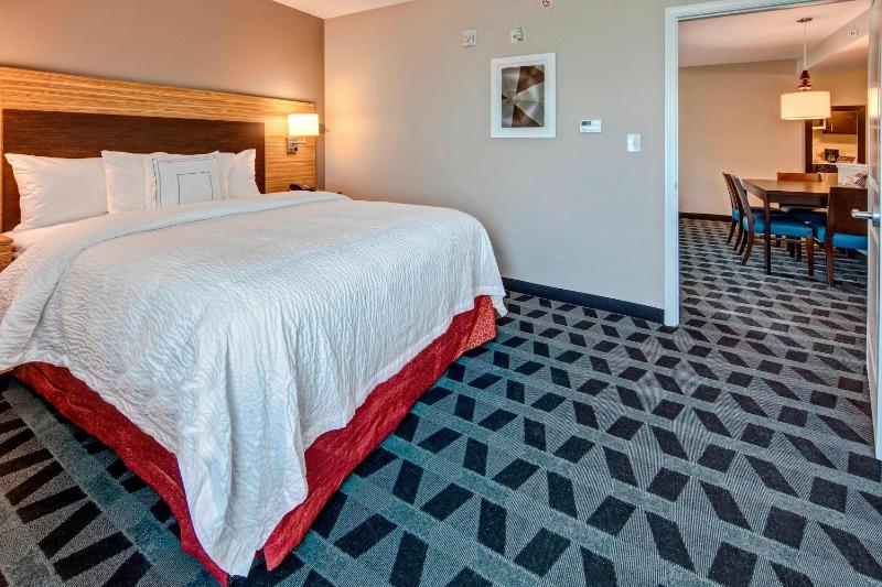 Two-Bedroom Suite image 4