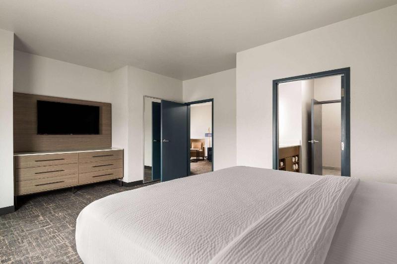 One-Bedroom King Suite - Non-Smoking image 2