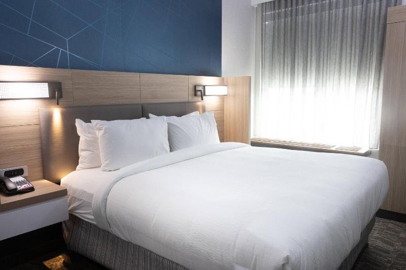 King Suite with Trundle Bed image 3