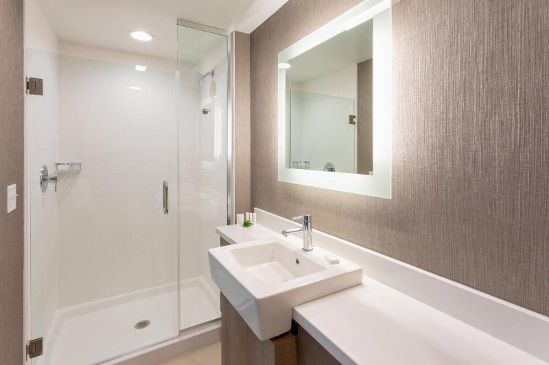 King Suite with Trundle Bed - Hearing Accessible image 3