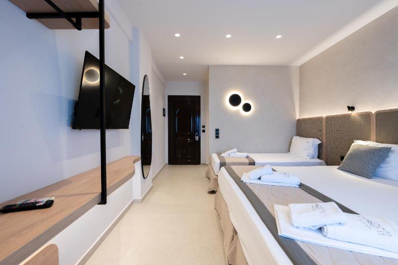 Deluxe Triple Room with Sea View image 1