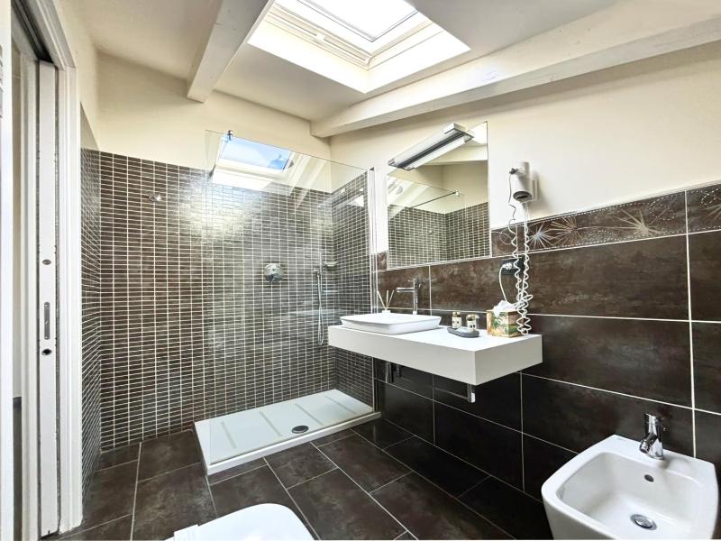 Deluxe Double Room with Balcony image 3