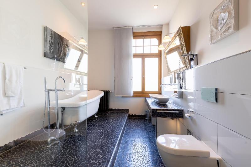 Deluxe Double Room image 2
