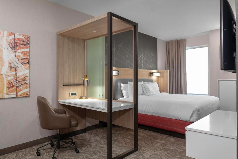 King Suite with Trundle Bed image 4