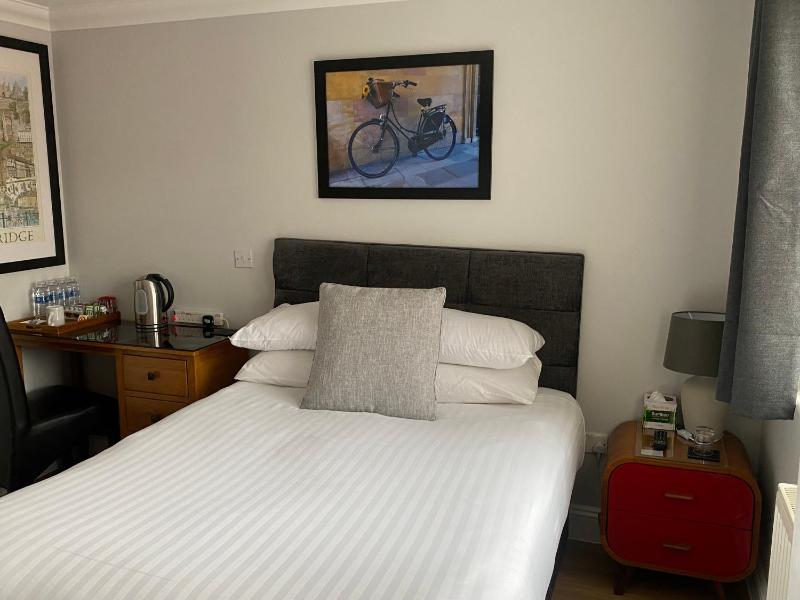 Small Double Room image 1