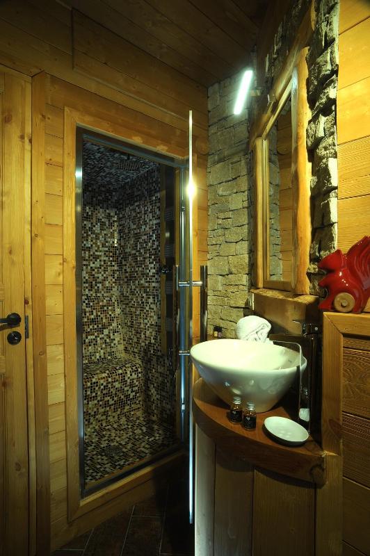 King Suite with Spa Bath image 3