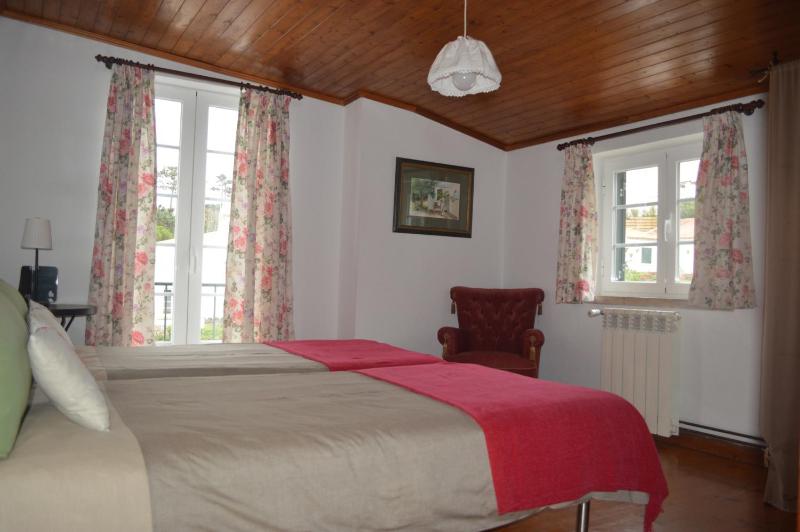 Twin Room image 1