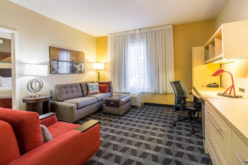 One-Bedroom Queen Suite image 1