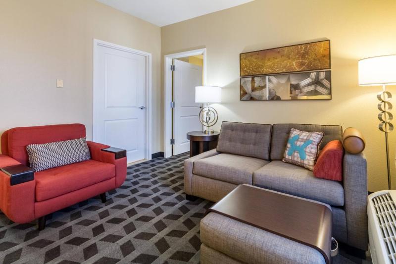 One-Bedroom Queen Suite image 4