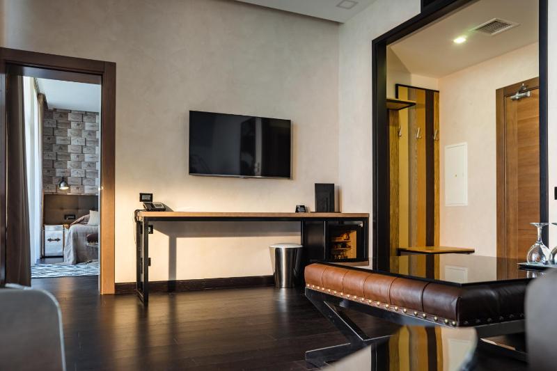 Junior Suite with Sea View image 2