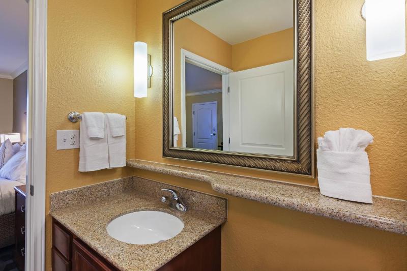 King Studio with Sofa Bed and Roll-in Shower - Mobility and Hearing Accessible image 2