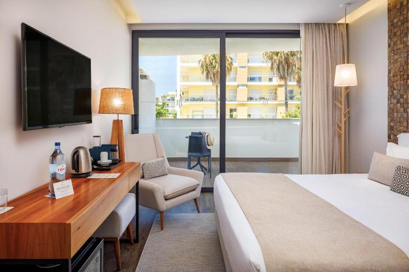 Standard Double or Twin Room image 3