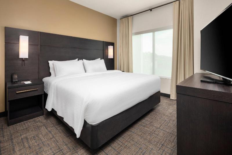 One-Bedroom King Suite with Sofa Bed - Hearing Accessible image 1