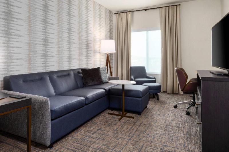 One-Bedroom Suite with Two Queen Beds and Sofa Bed image 1