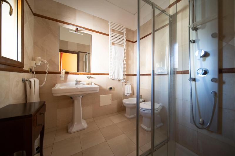 Standard Triple Room image 3
