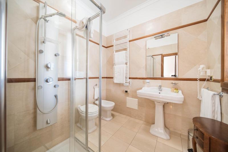Superior Double Room image 2