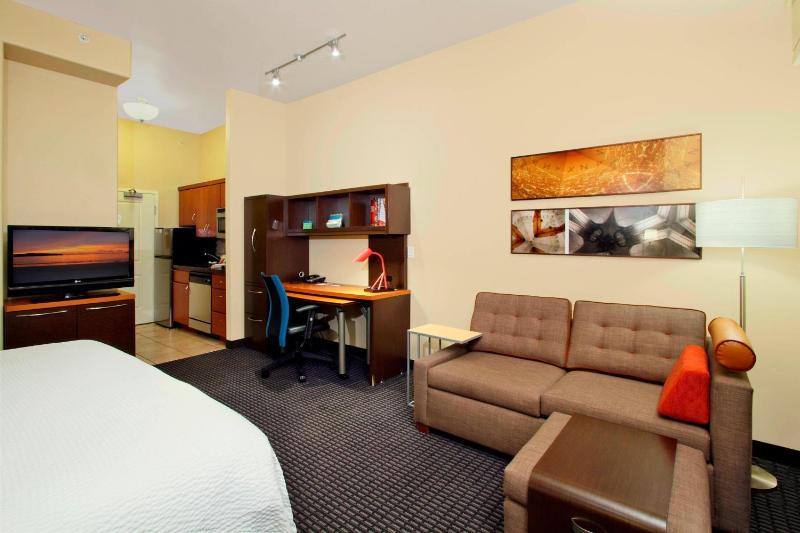 King Studio with Sofa Bed image 3