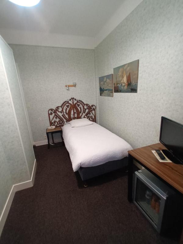Small Single Room image 1