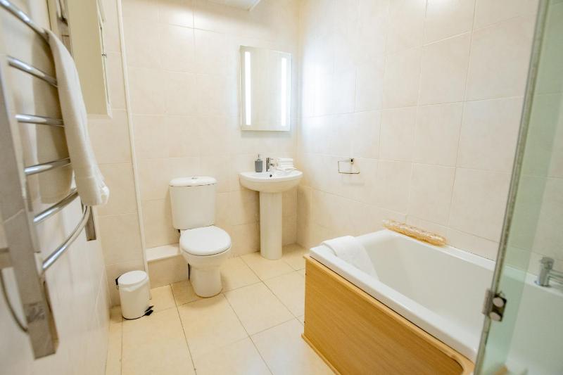 Latin Quarter Rest - image 3