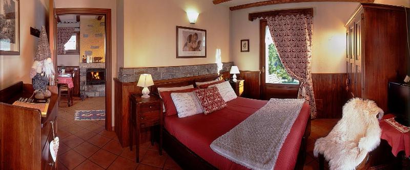 Deluxe Suite with Spa Bath image 2