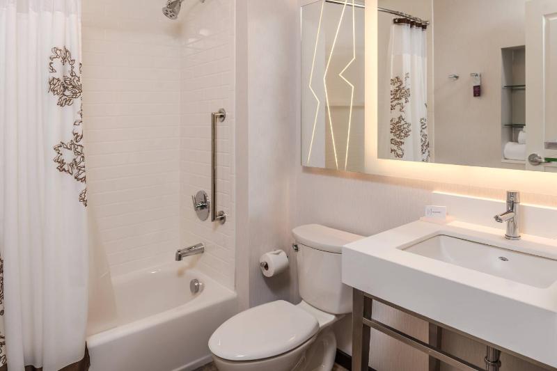 Double Room image 3