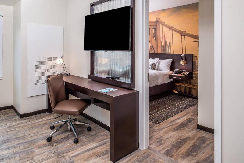 2 Bedroom Suite image 3