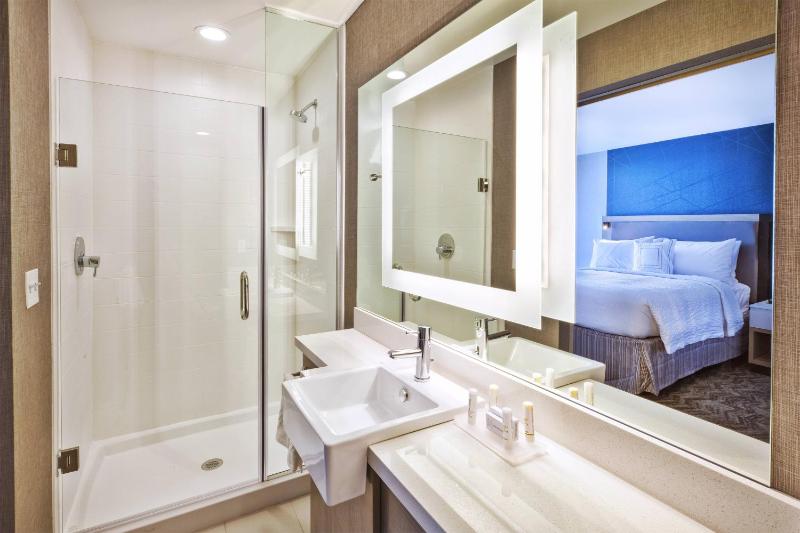 King Suite with Sofa Bed and Adapted Tub - Mobility Accessible image 3