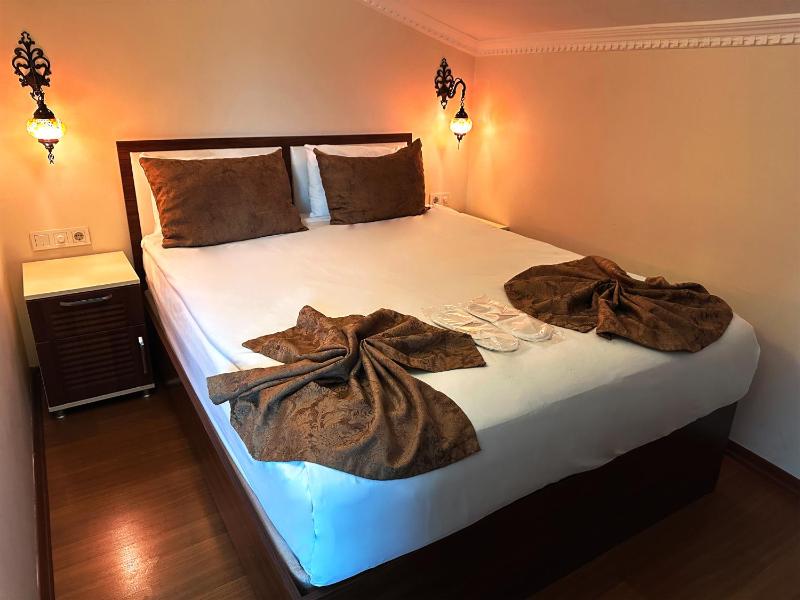 Triple Room with City View image 1