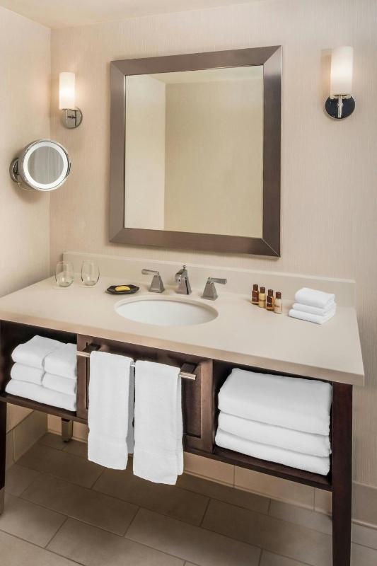 Superior King Room image 2