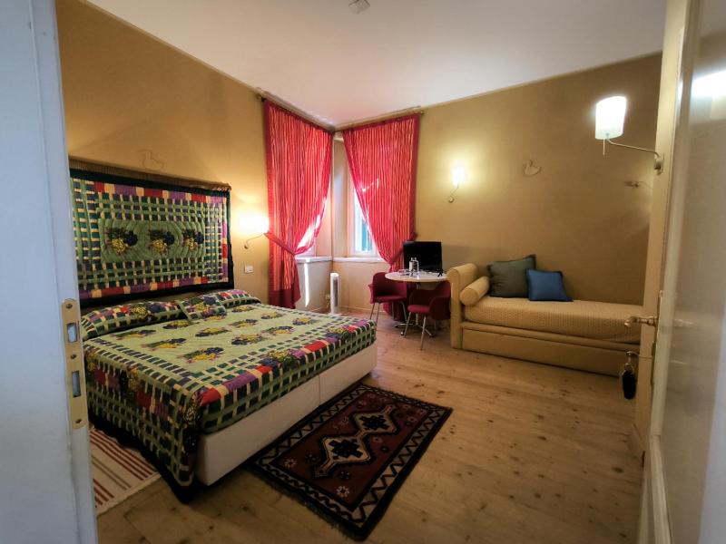 Deluxe Triple Room image 3