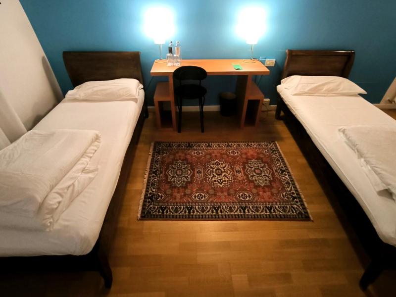 Twin Room with Pool View image 4