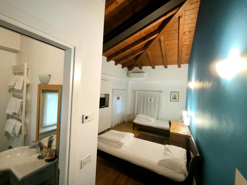 Twin Room with Pool View image 3
