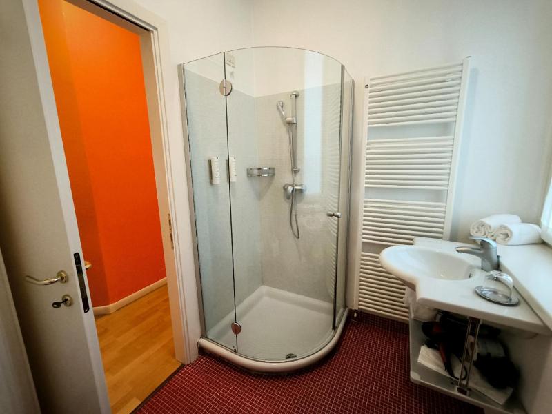 Double Room with Pool View image 3