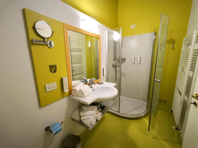 Triple Room with Pool View image 3