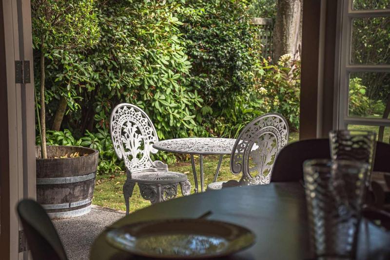 Black Cottage - Beautiful Central Cottage for Two - image 6