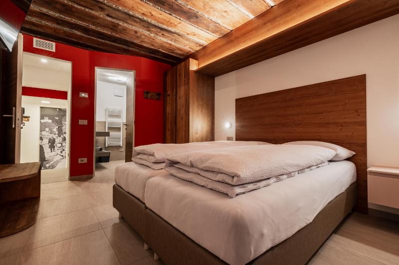 Three-Bedroom Chalet image 2
