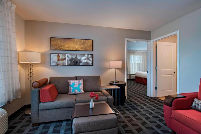 One-Bedroom King Suite image 3