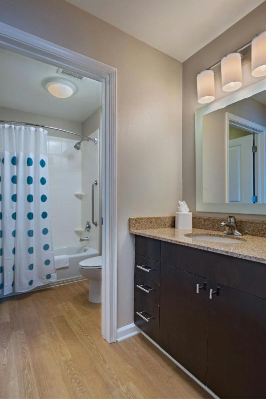 One-Bedroom King Suite image 2