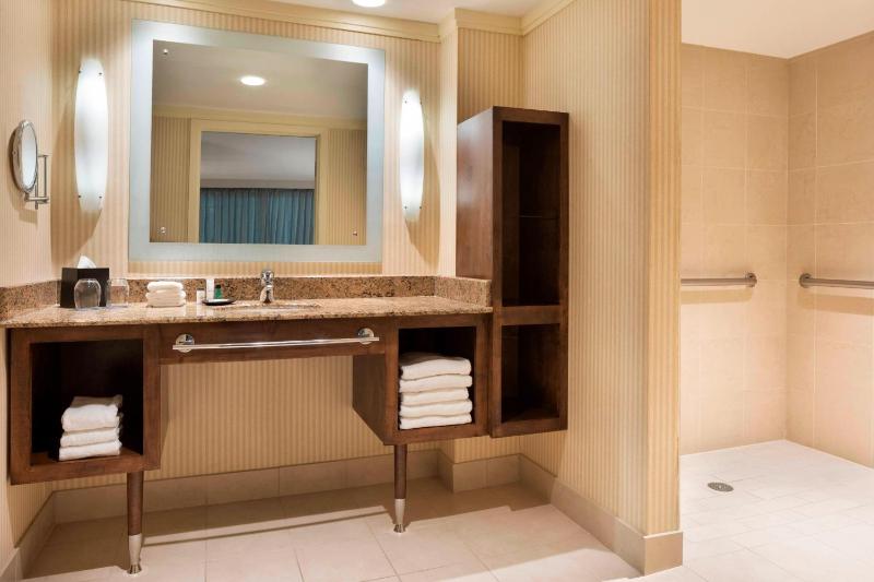 Sheraton Bloomington Hotel - image 30