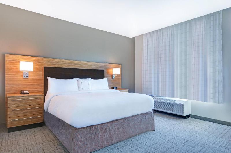 1 Bedroom Suite, 1 King, Sofa bed image 4