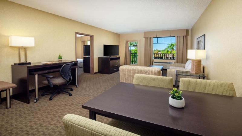 One-Bedroom King Suite image 2