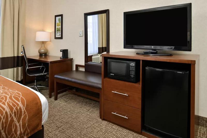 King Suite - Accessible/Non-Smoking image 3