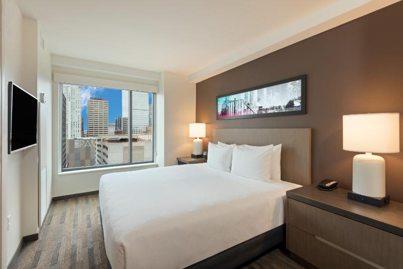 One-Bedroom King Suite with Sofa Bed image 2