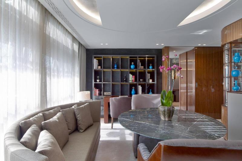 St. Regis Suite with Macka Park View (St. Regis Butler Service) image 4