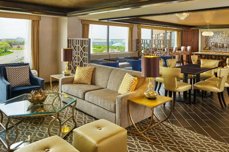 Queen Room with Two Queen Beds - Club Access image 2